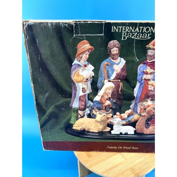 VTG International Bazaar Porcelain Nativity 10-Figures  Wood Stable 44156978 - Picture 2 of 11